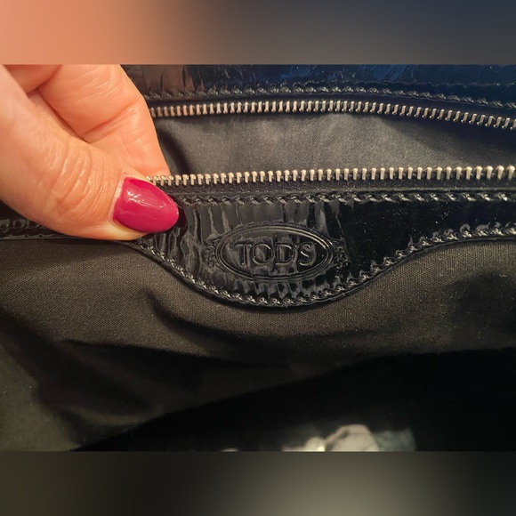 TOD’S black patent leather tote bag with silver tab (75933). - Picture 7 of 10